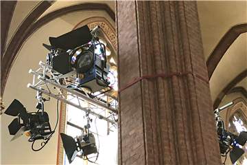 Die St. Sixtus-Kirche war für die Übertragung des ZDF-Sonntagsgottesdienstes perfekt ausgeleuchtet.