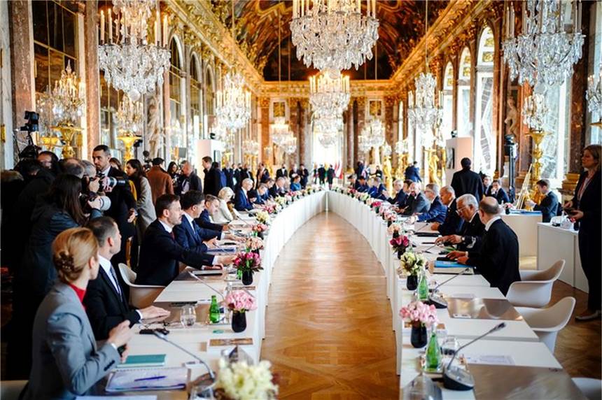 USA und EU bringen neue Sanktionen gegen Russland auf den Weg Die Staats- und Regierungschefs der Europäischen Union EU beraten bei einem informellen zweitägigen Tagung im Schloss von Versailles über den russischen Angriffskrieg.