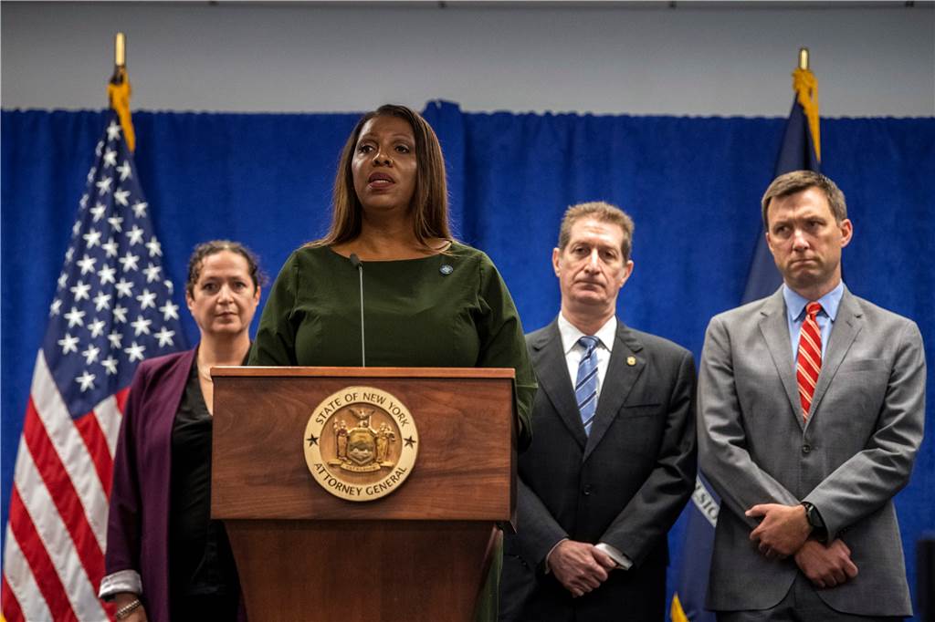 New Yorker Staatsanwaltschaft klagt Donald Trump an Die New Yorker Generalstaatsanwältin Letitia James spricht während einer Pressekonferenz