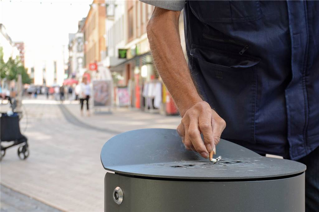 Kippen-Dreck in Fußgängerzone von Dorsten: Stadt testet Gladbecker Saugermann Die Stadt Dorsten will insgesamt 25 Mülleimer mit integriertem Aschenbecher in der Fußgängerzone aufstellen.