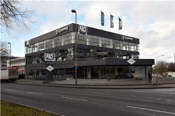 Die Stadt Dortmund hat das frühere Autohaus an der B1, das nun zum Automuseum wird, zum "Denkmal des Monats" gekürt.
