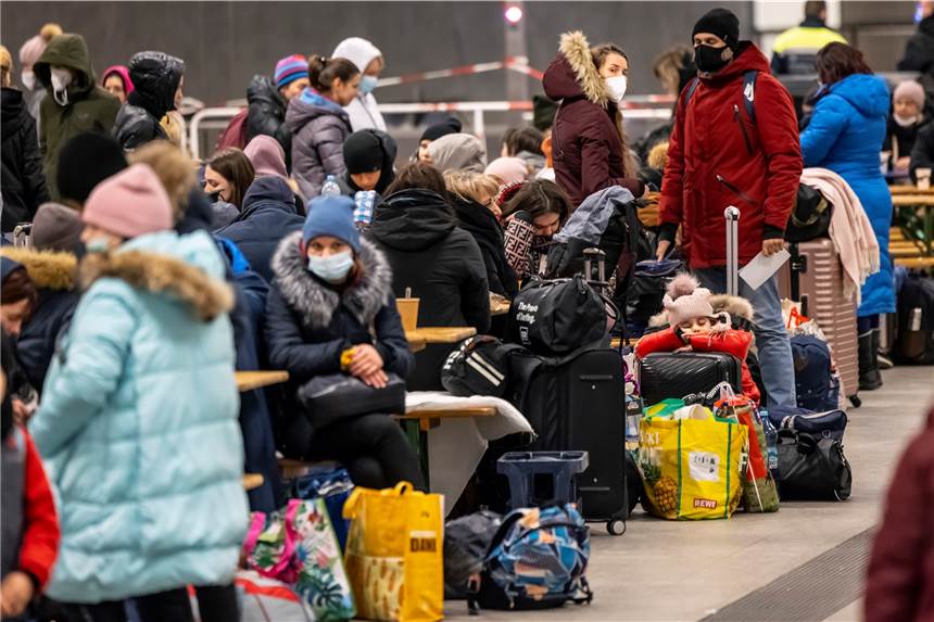 Deutlich weniger Anträge von Flüchtlingen - Stadt Dortmund reagiert Die Stadt Dortmund muss weniger Anträge von Geflüchteten bearbeiten und schließt an Wochenenden eine Anlaufstelle.