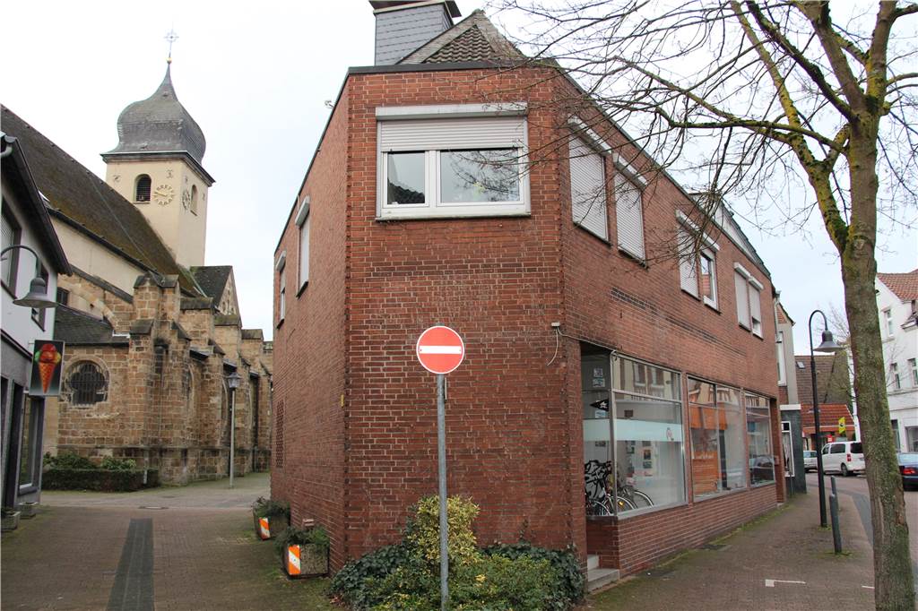 Entwicklung für Bork: Stadt will mit Häuserkauf Heft des Handelns in der Hand halten Die Stadt hat Interesse daran, am Kirchring weitere Immobilien zu kaufen, um Möglichkeiten für die künftige Gestaltung offen halten zu können.