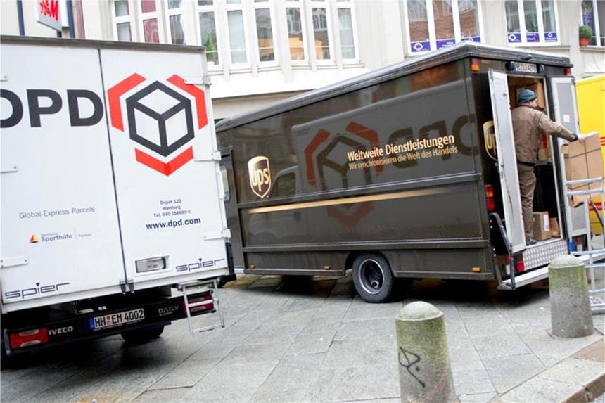 Innenstädte entlasten: Logistikbranche sucht nach Lösungen Die Stadt ist voll: Logistiker suchen nach Entlastungswegen für Ballungszentren. Foto: Christian Charisius