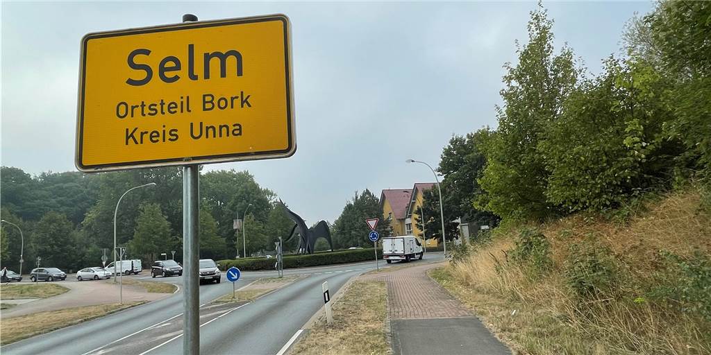 Borker Kreisel liegt jetzt innerorts: Stadt plant neue Zebrastreifen Die Stadt Selm hat die Ortseingangsschilder am Kreisverkehr am Lidl in Bork versetzen lassen. Nun liegt der Kreisel innerorts - mit Folgen für die Verkehrsregeln.