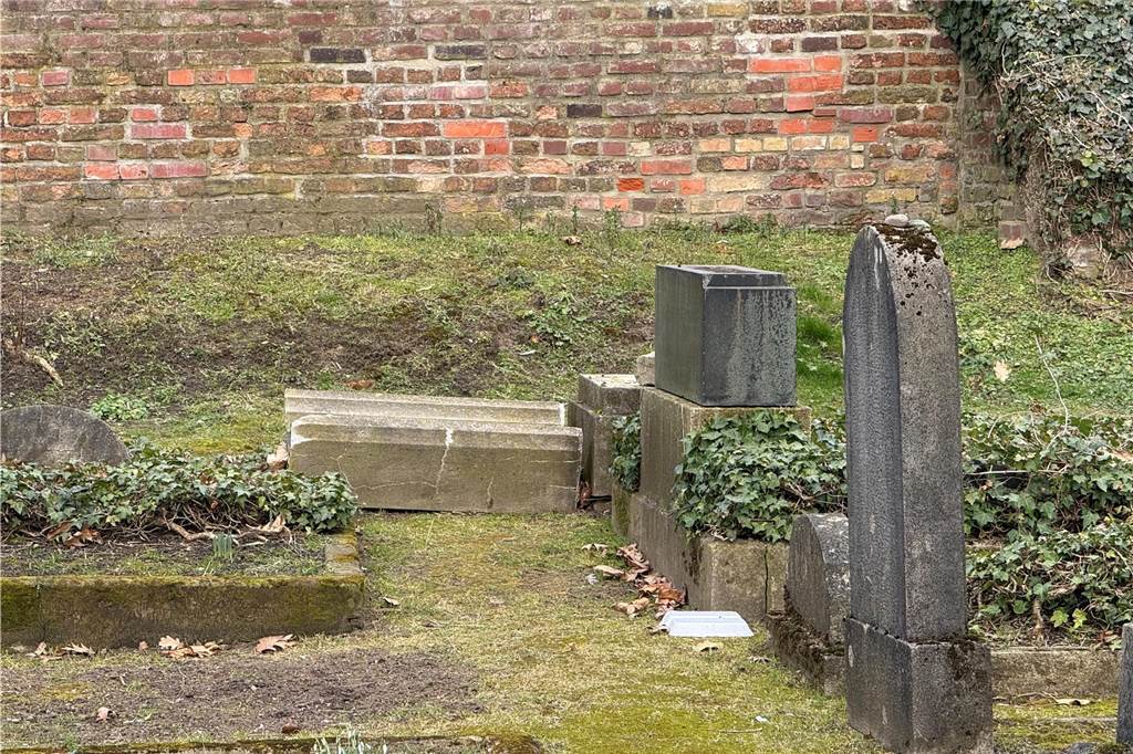 Sturmschäden auf jüdischem Friedhof seit 2023: Wann kümmert sich die Stadt? Jüdischer Friedhof in Werne