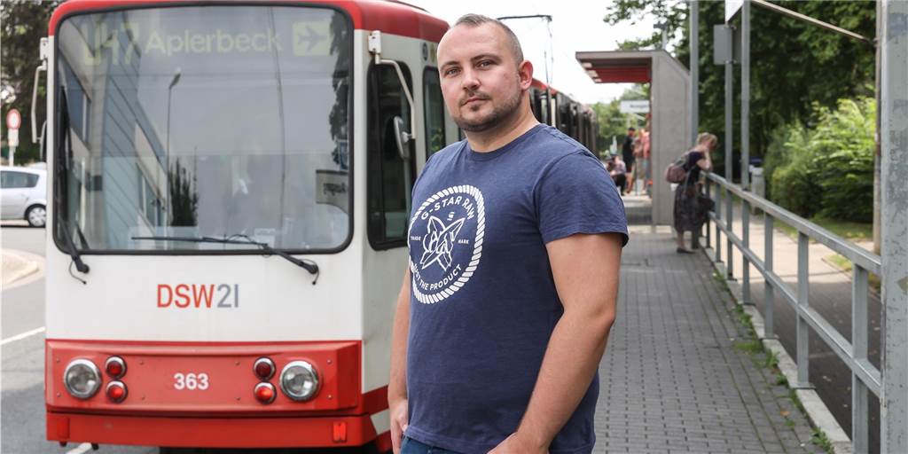 Kevin Knapp (28) verhindert Vergewaltigung: „Mir war klar, was da passiert“ Kevin Knapp steht an der Stadtbahn-Haltestelle Westendorfstraße