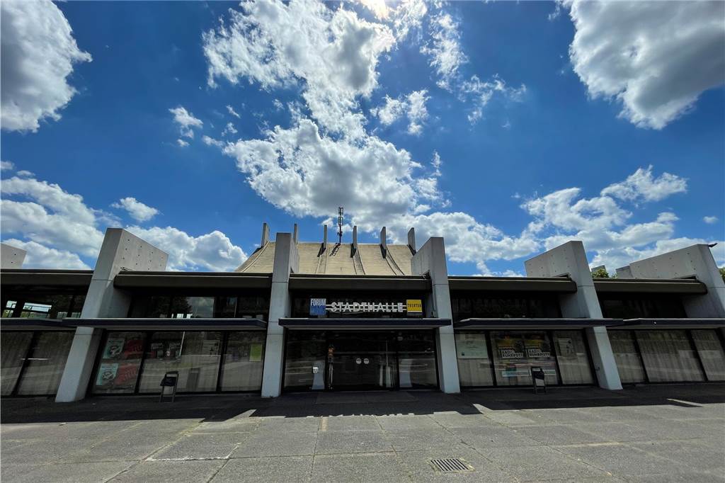 Weitere problematische Witze: Luke Mockridge provoziert in der Stadthalle Die Stadthalle in Castrop-Rauxel von vorne.