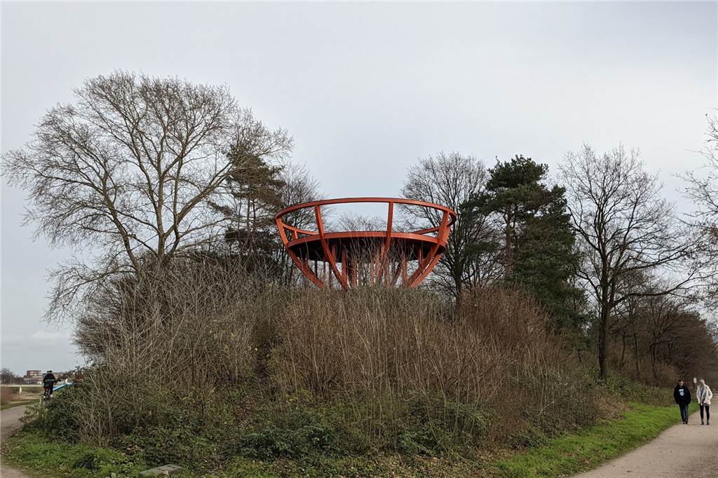 Riesen-Buddelei: Bürgerpark in Dorsten derzeit kaum wiederzuerkennen Die Stadtkrone auf dem Hügel der Landzunge ist zum echten Hingucker geworden.
