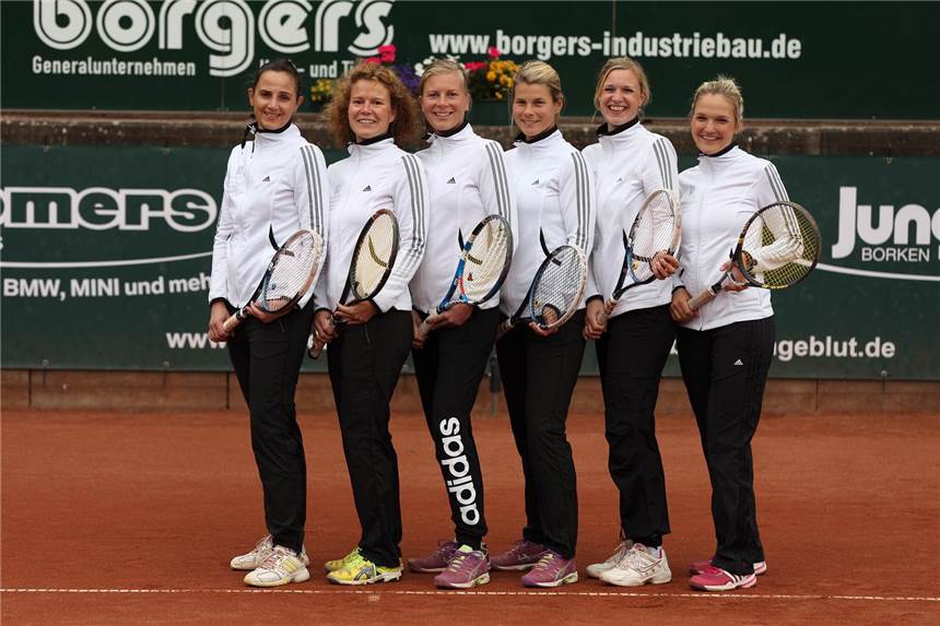Fünfmal Spiel, Satz und Sieg – Stadtlohn steigt auf Die Stadtlohner Aufstiegsmannschaft (v.l.): Nina Lueg, Sylvia Frieler, Christina Geuking, Pamela Janzen, Nina Winkelhaus, Kathryn Gräwers. Nicht auf dem Bild sind Yvonne Niederbracht, Lena Arentzen und Silke Terhechte