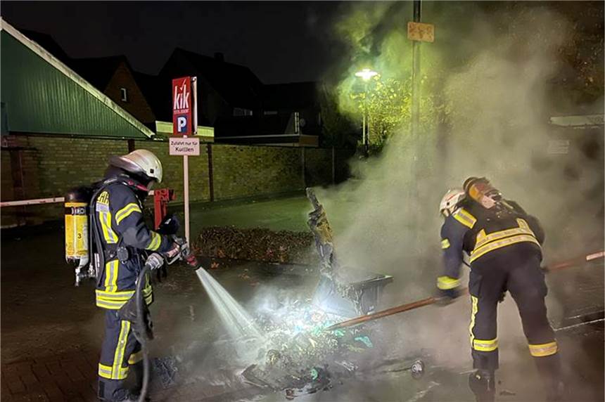 Feuer in Stadtlohn: Mehrere Mülltonnen in Brand - Täter unbekannt Die Stadtlohner Feuerwehr musste in der Nacht zu Donnersteg gleich mehrere Brände bekämpfen.