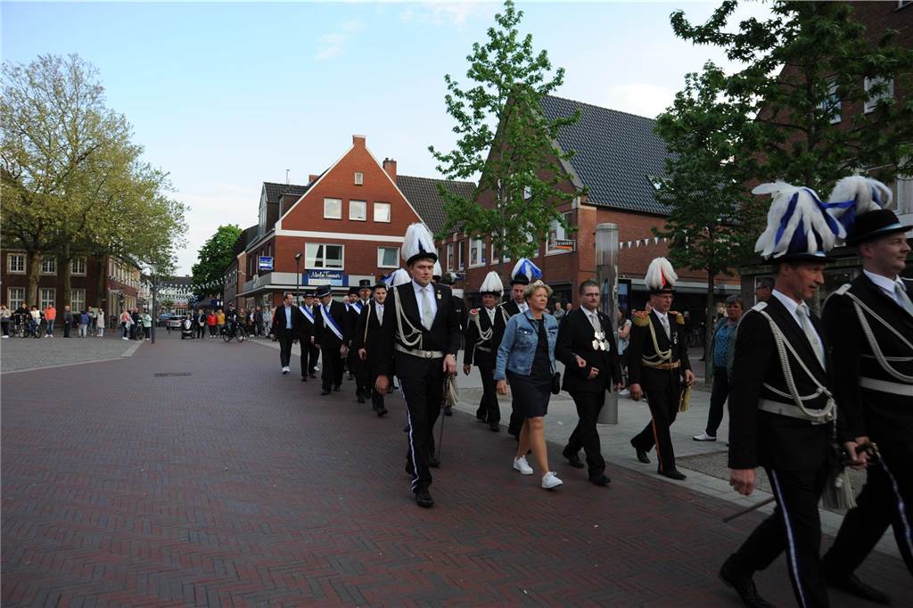 Die Stadtlohner Husarenkapelle feiert an diesem Wochenende ihr 125-jähriges Jubiläum. Am Freitag fand der Auftakt mit einem Festgottesdienst und einem Festumzug mit allem Stadtlohner Schützen- und Musikvereinen statt.