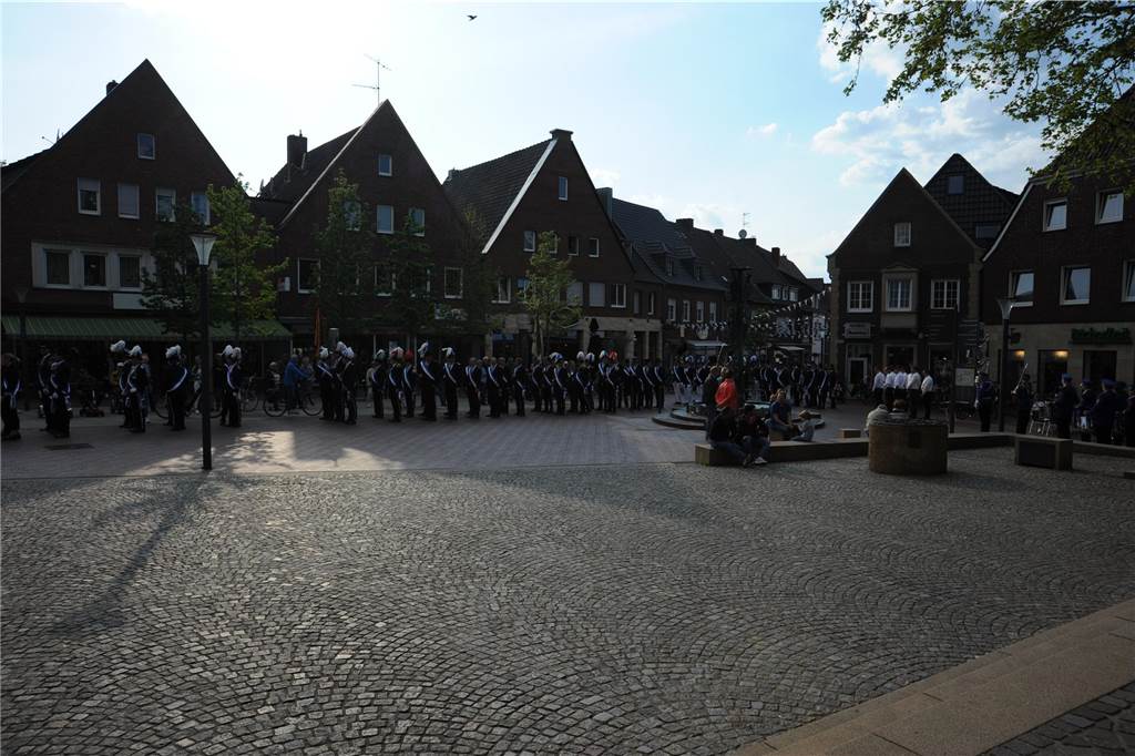 Die Stadtlohner Husarenkapelle feiert an diesem Wochenende ihr 125-jähriges Jubiläum. Am Freitag fand der Auftakt mit einem Festgottesdienst und einem Festumzug mit allem Stadtlohner Schützen- und Musikvereinen statt.