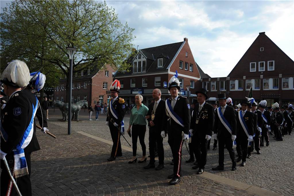 Die Stadtlohner Husarenkapelle feiert an diesem Wochenende ihr 125-jähriges Jubiläum. Am Freitag fand der Auftakt mit einem Festgottesdienst und einem Festumzug mit allem Stadtlohner Schützen- und Musikvereinen statt.