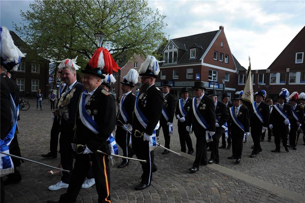 Die Stadtlohner Husarenkapelle feiert an diesem Wochenende ihr 125-jähriges Jubiläum. Am Freitag fand der Auftakt mit einem Festgottesdienst und einem Festumzug mit allem Stadtlohner Schützen- und Musikvereinen statt.
