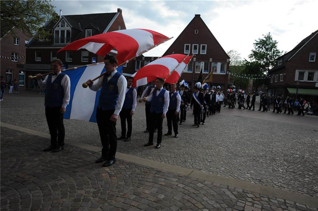 Die Stadtlohner Husarenkapelle feiert an diesem Wochenende ihr 125-jähriges Jubiläum. Am Freitag fand der Auftakt mit einem Festgottesdienst und einem Festumzug mit allem Stadtlohner Schützen- und Musikvereinen statt.