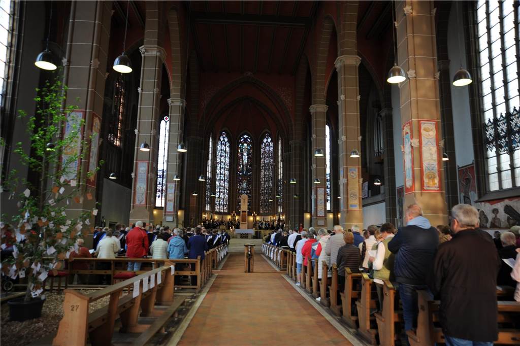 Die Stadtlohner Husarenkapelle feiert an diesem Wochenende ihr 125-jähriges Jubiläum. Am Freitag fand der Auftakt mit einem Festgottesdienst und einem Festumzug mit allem Stadtlohner Schützen- und Musikvereinen statt.