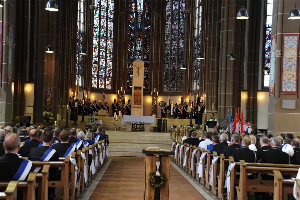 Die Stadtlohner Husarenkapelle feiert an diesem Wochenende ihr 125-jähriges Jubiläum. Am Freitag fand der Auftakt mit einem Festgottesdienst und einem Festumzug mit allem Stadtlohner Schützen- und Musikvereinen statt.
