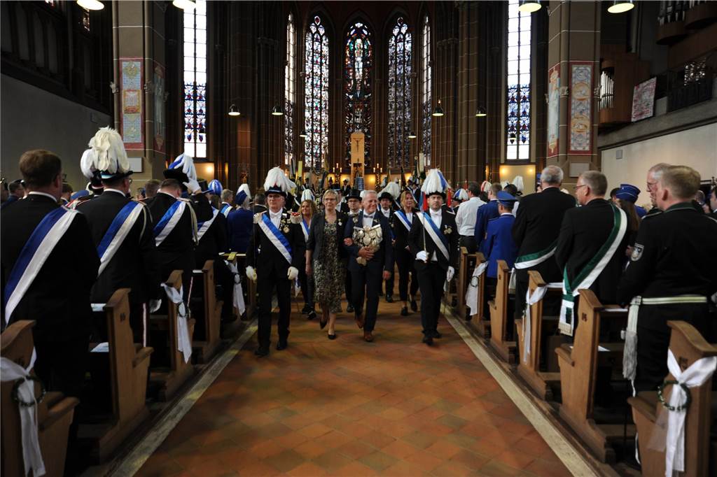Die Stadtlohner Husarenkapelle feiert an diesem Wochenende ihr 125-jähriges Jubiläum. Am Freitag fand der Auftakt mit einem Festgottesdienst und einem Festumzug mit allem Stadtlohner Schützen- und Musikvereinen statt.