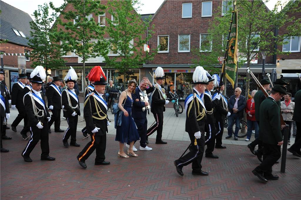 Die Stadtlohner Husarenkapelle feiert an diesem Wochenende ihr 125-jähriges Jubiläum. Am Freitag fand der Auftakt mit einem Festgottesdienst und einem Festumzug mit allem Stadtlohner Schützen- und Musikvereinen statt.