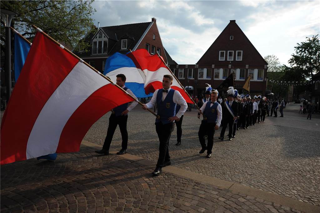 Die Stadtlohner Husarenkapelle feiert an diesem Wochenende ihr 125-jähriges Jubiläum. Am Freitag fand der Auftakt mit einem Festgottesdienst und einem Festumzug mit allem Stadtlohner Schützen- und Musikvereinen statt.