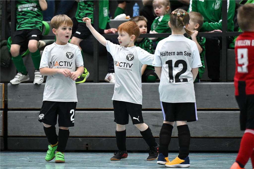 Die Stadtmeisterschaft der G-Junioren wurde wieder als Spielfest ausgetragen. Mit dabei waren Teams des TuS Haltern am See, TuS Sythen, SV Hullern, BW Lavesum, SV Bossendorf und JSG ETuS/Lippramsdorf.