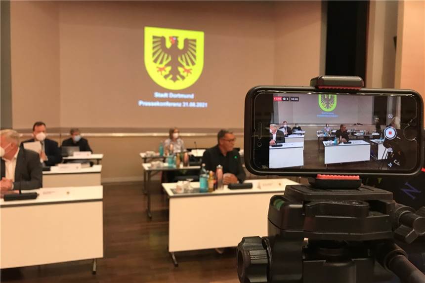 Re-Live: Dortmunds Stadtspitze informierte über die aktuelle Corona-Lage Die Stadtspitze um Dortmunds Oberbürgermeister Thomas Westphal gibt eine Pressekonferenz.