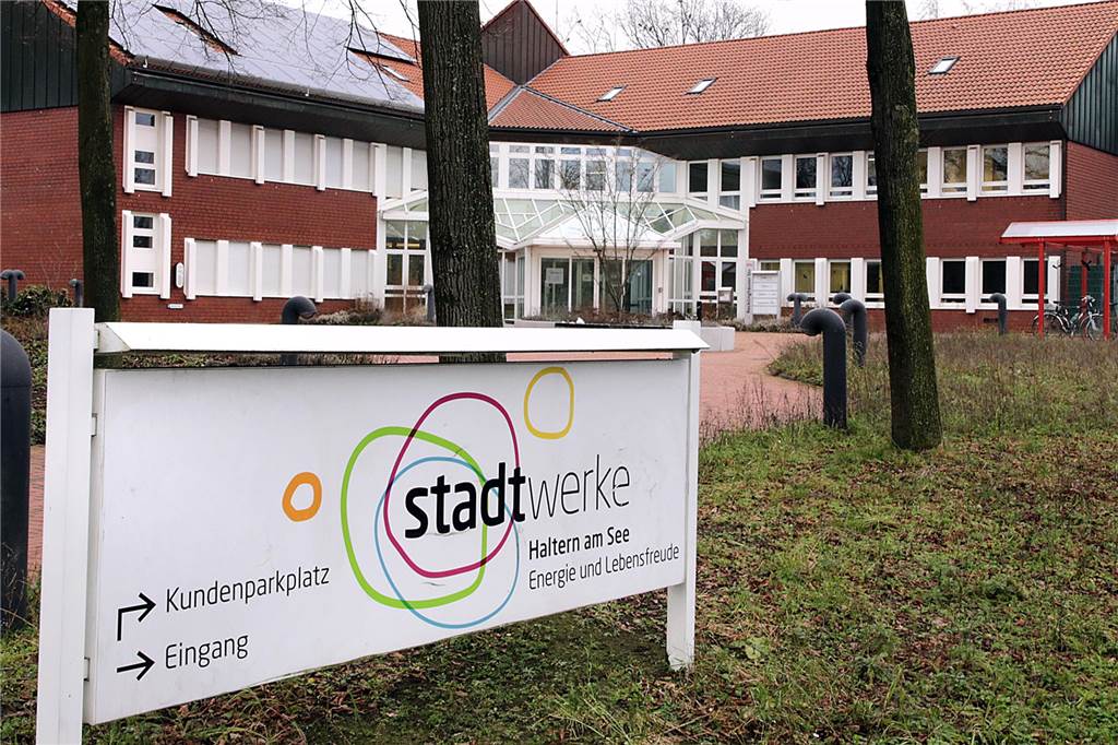 „Erheblicher Mehraufwand“: Kunden sparen hunderte Euro durch Preisbremse Stadtwerke Haltern Eingangsschild