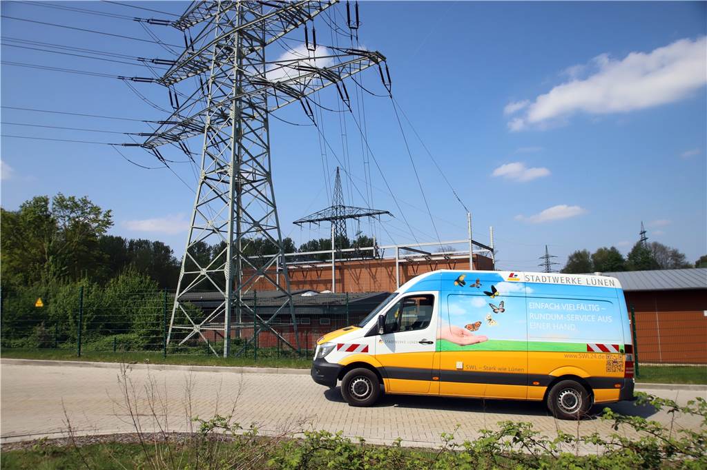 Polizei ermittelt: Stromausfall in Lünen war das Werk von Kriminellen Die Stadtwerke waren auch am Mittwoch (27.4.) noch an der Moltkestraße im Einsatz.