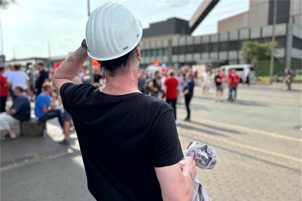 Die Stahlarbeiter protestieren vor allem gegen den Vorstand des Mutterkonzerns Thyssen-Krupp AG.