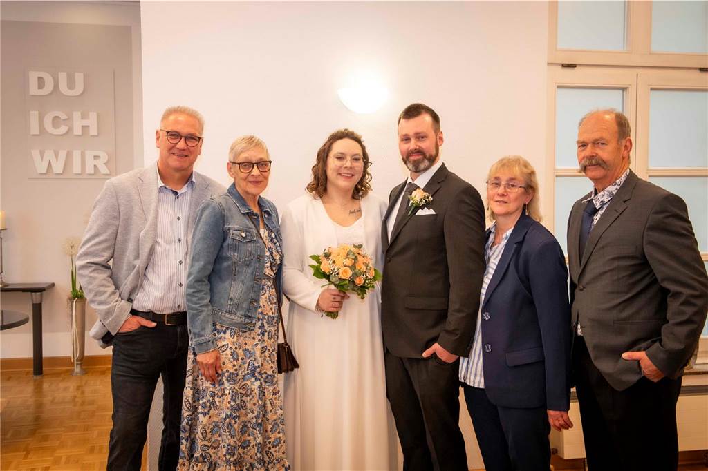 Stephan Neese und Lina Kahrau trauen sich im Alten Rathaus Hochzeitsgesellschaft
