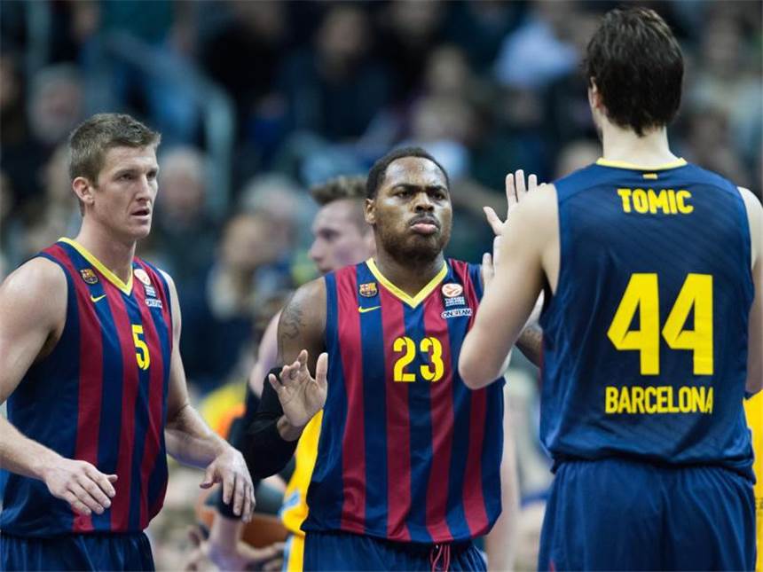 ALBA gewinnt sensationell gegen Barcelona Die Star-Power Barcelonas mit Justin Doellmann, Deshaun Thomas und Ante Tomic (v.l.) strauchelt im dritten Viertel. Foto: Lukas Schulze