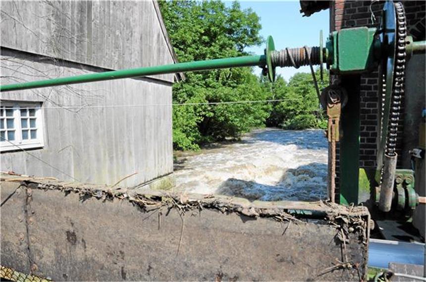 Rat beschließt neues Hochwasserkonzept Die Stauanlage an der Düstermühle ist nach Ansicht des Wasser- und Bodenverbandes nicht voll funktionsfähig. Bei Hochwasser kann der Mühlenbach stark ansteigen.
