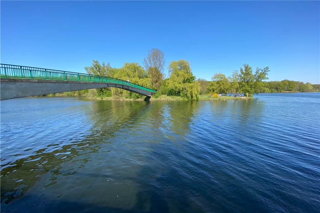 Frisches Wasser für zu Hause: Gelsenwasser sichert die Trinkwasserversorgung Die Stauseen Haltern und Hullern (im Bild) speichern bis zu 35 Millionen Kubikmeter Wasser.