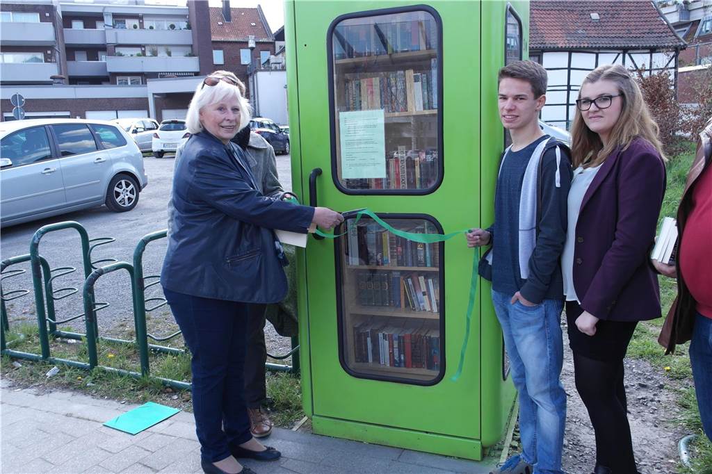 Unvernünftige Bürger torpedieren Sanierung der Bücher-Telefonzelle Die stellvertretende Bürgermeisterin Gudrun Holtrup eröffnete im Jahre 2015 offiziell die Give-Box. Im Jahre 2016 gab‘s für diese Idee den Klimaschutzpreis der Stadt Werne.