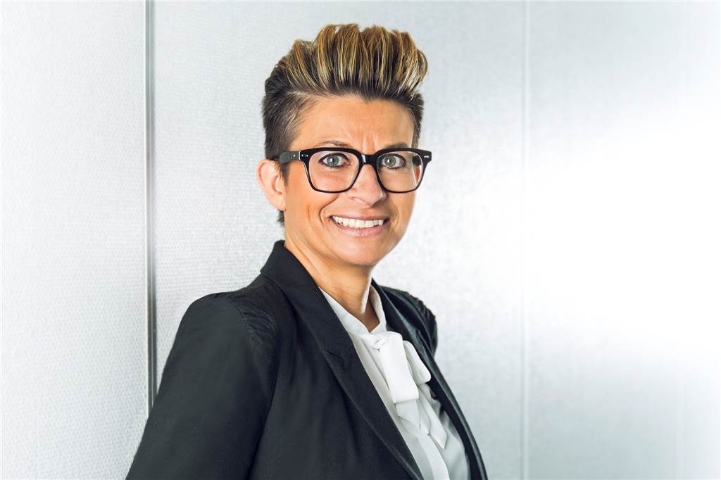 Schulcheck: Geschwister-Scholl-Gymnasium pflegt einen „Digitalisierungszirkel“ Die stellvertretende Schulpflegschaftsvorsitzende Anja Schemmick