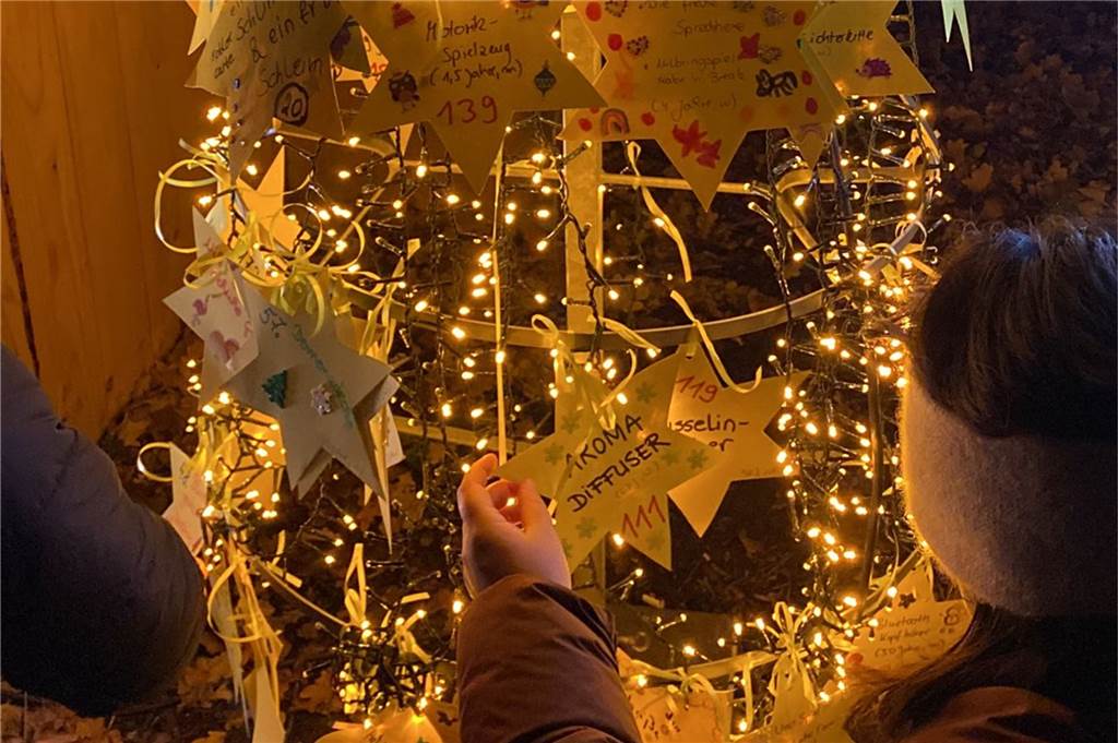 Heeker Sterntaler Aktion macht Bedürftige an Heiligabend glücklich Die Sterne gab es ausschließlich auf dem Heeker Weihnachtsmarkt. Binnen weniger Stunden war ein Großteil dieser bereits "vergriffen".