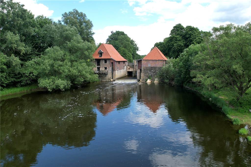 Reparatur der Füchtelner Mühle beginnt: Bauarbeiter rücken am Stauwehr an Die Stever an der Füchtelner Mühle führt seit Ende April 2022 Niedrigwasser. Das Stauwehr Füchtelner Mühle ist defekt.