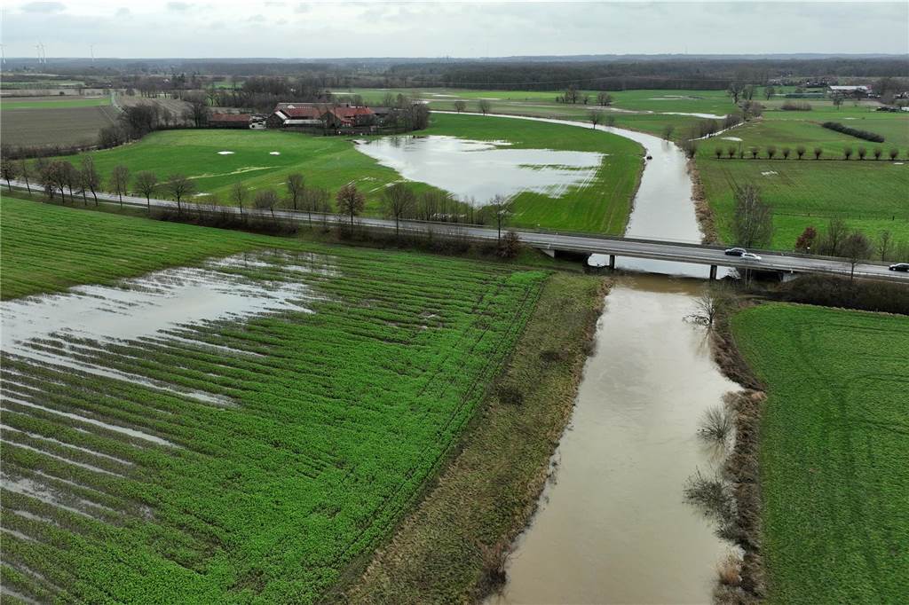 Die Stever in Olfen führt noch reichlich Wasser.