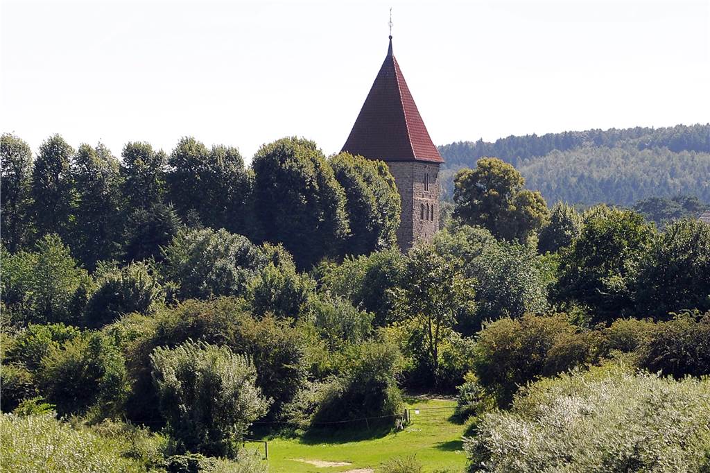 Flaesheim: Ein idyllischer Ort im Grünen aber mit fehlender Gastronomie und Nahversorgung Die Stiftskirche in Flaesheim