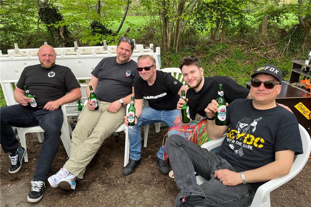 Die Stimmung am 1. Mai in Lünen war ausgelassen, Tausende Menschen feierten - zunächst vor allem am Kriegerdenkmal, später dann auf der Grillwiese am Cappenberger See.