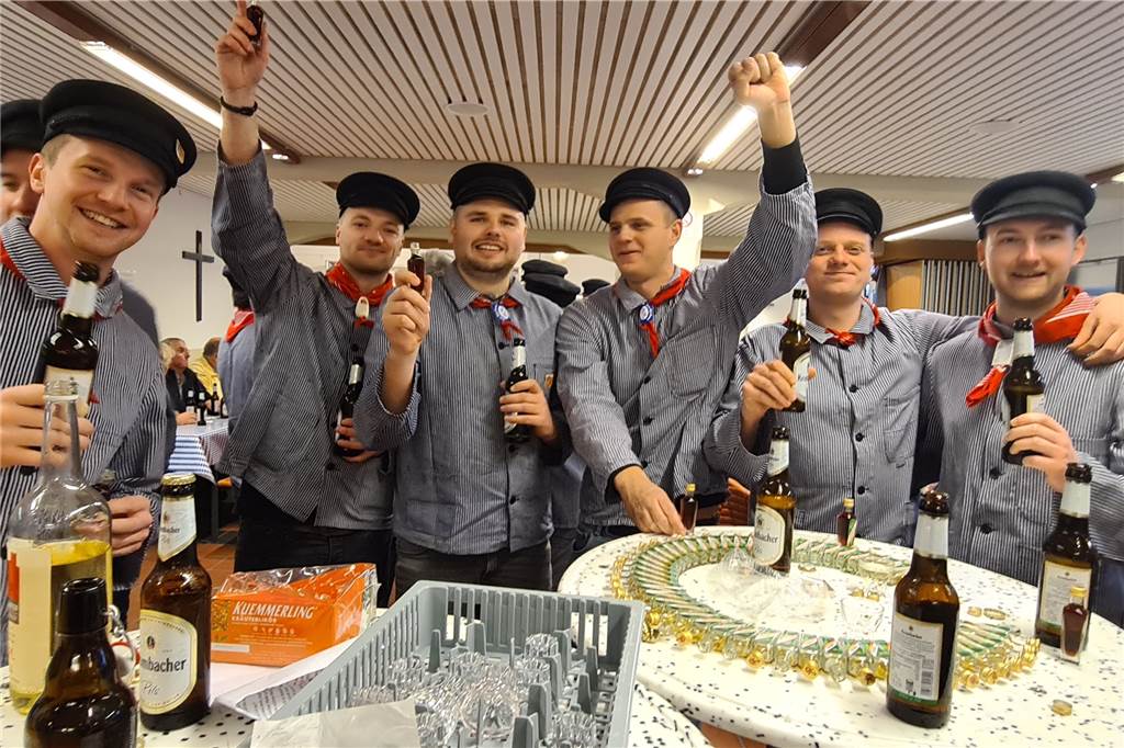 Schlöffken ist zurück: Ohne Krammarkt, aber mit gelebter Tradition Die Stimmung? Ausgelassen. Nach zwei Jahren Corona-Zwangspause war das kein Wunder.