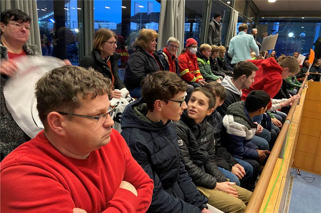 Demonstranten auf der Tribüne bei der Ratssitzung in Castrop-Rauxel am 24.11. 