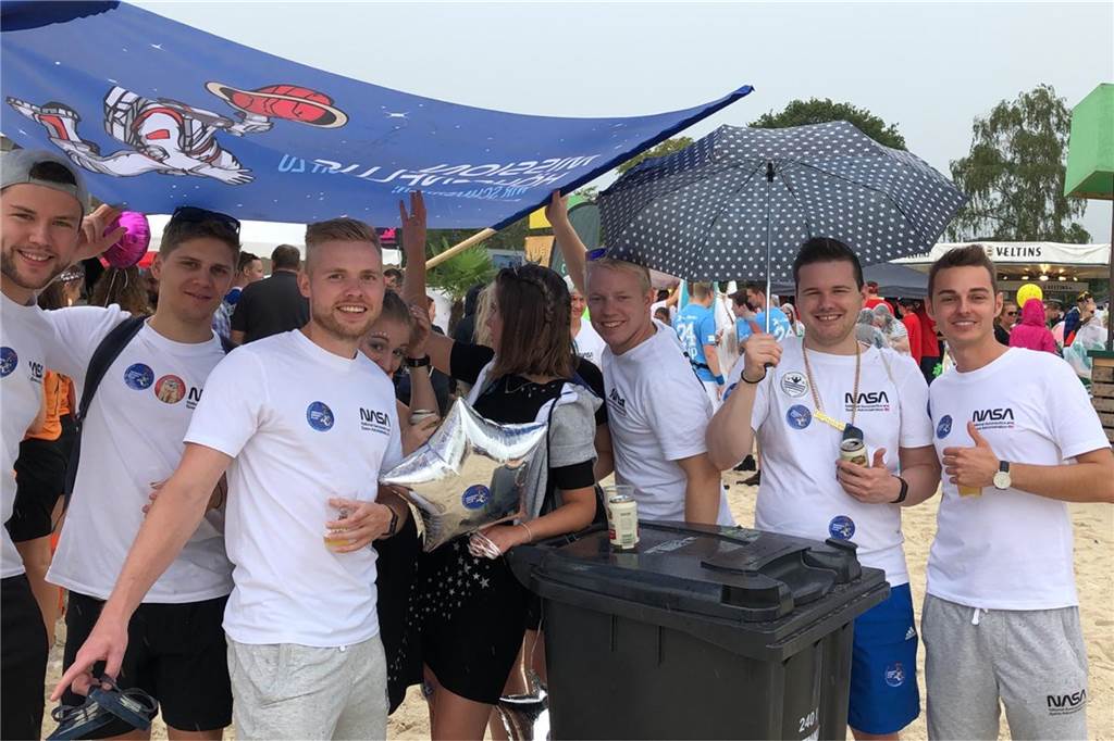 Viele Fotos und Live-Video von der Eröffnung des Dodgeball-Beach-Cup Die Stimmung war schon bei der Eröffnung des Dodgeball-Beach-Cup gut.