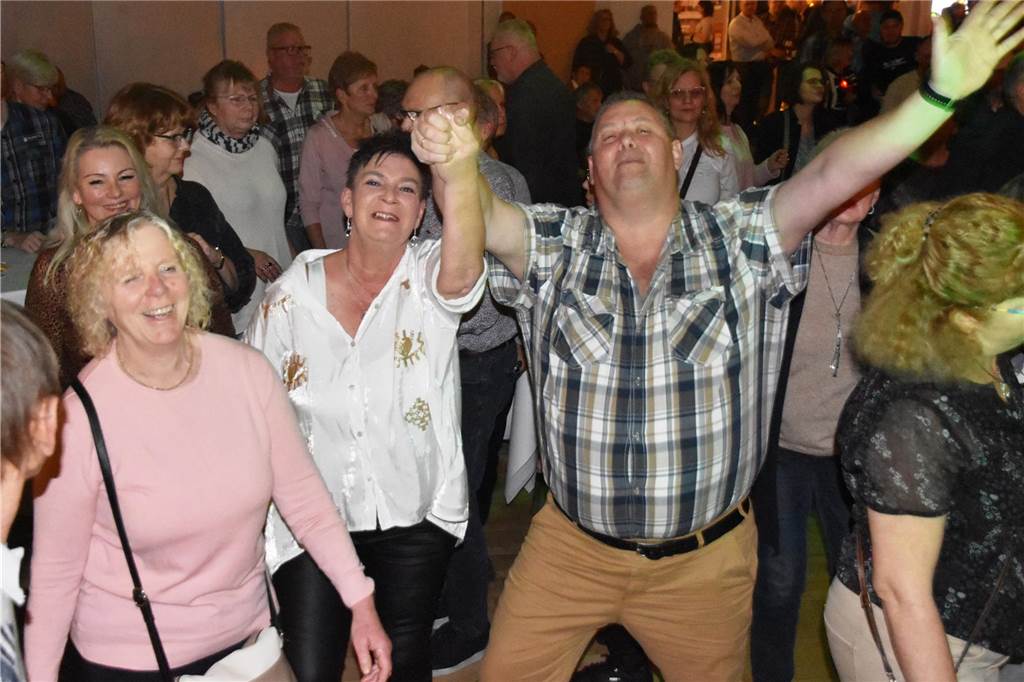 Feiernde Menschen