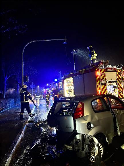 Massiver Schaden an Autos nach Unfall: Eine Person verletzt Unfall auf der Stockumer Straße in Werne