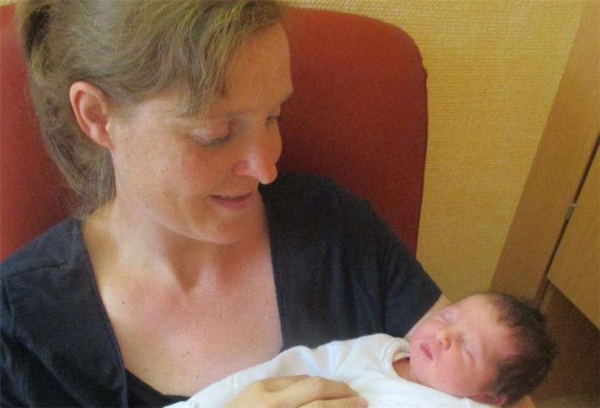 St. Rochus knackt fast den Geburten-Rekord Die stolze Mutter und ihre Tochter: Imke Tempelmann mit Victoria Sophie auf dem Arm.