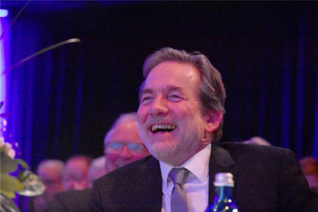 „Das war’s“: Hans-Georg Althoff feiert rauschenden Abschied von Ahaus Die strahlende Laune, die er jeden Tag mit ins Rathaus gebracht habe, sei eine seiner beeindruckendsten Eigenschaften gewesen: Nur ungern ließen die Mitarbeiter der Verwaltung "ihren" Hans-Georg Althoff gehen.