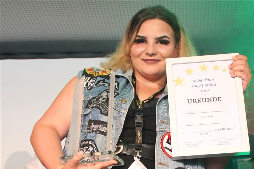 Wer hat das Zeug zum Star? Selmvision Songcontest kürt zum zweiten Mal die Besten Die strahlende Siegerin des Wettbewerbs: Aleyna Kowalski.