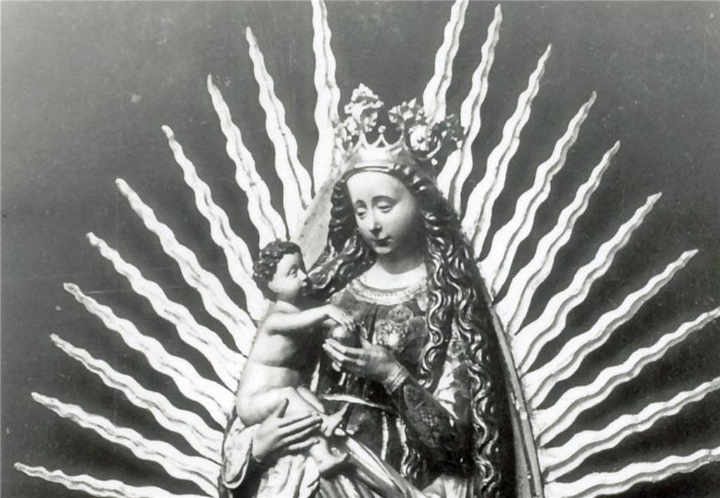 Drei Muttergottes-Darstellungen von herausragender Qualität Die "Strahlenmadonna" in der Christophorus-Kirche lässt sich von beiden Seiten anschauen.